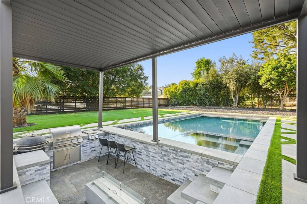 Chatsworth, CA 91311,10405 Lubao AVE