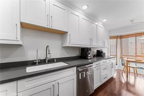 Burbank, CA 91506,984 W Riverside DR #7