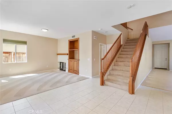 Saugus, CA 91350,21558 Oak Dr