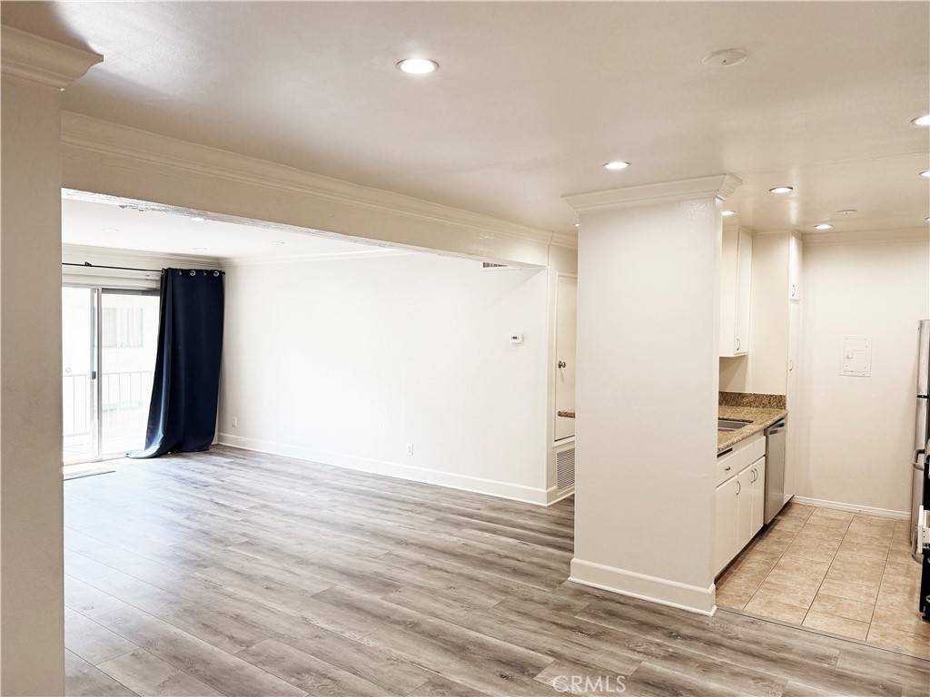 Encino, CA 91316,5460 White Oak AVE #D205