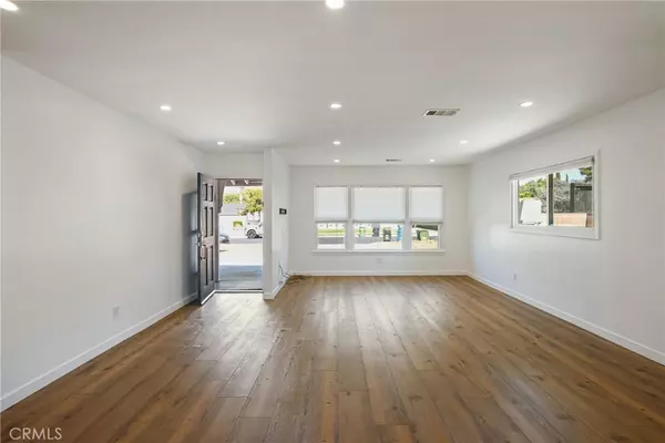 Woodland Hills, CA 91303,6615 Farralone AVE