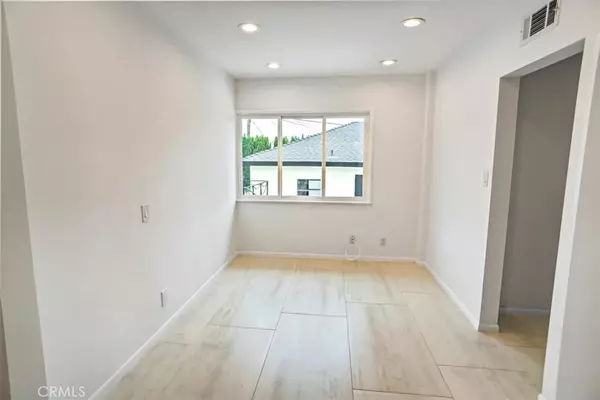 Burbank, CA 91501,914 E Grinnell DR