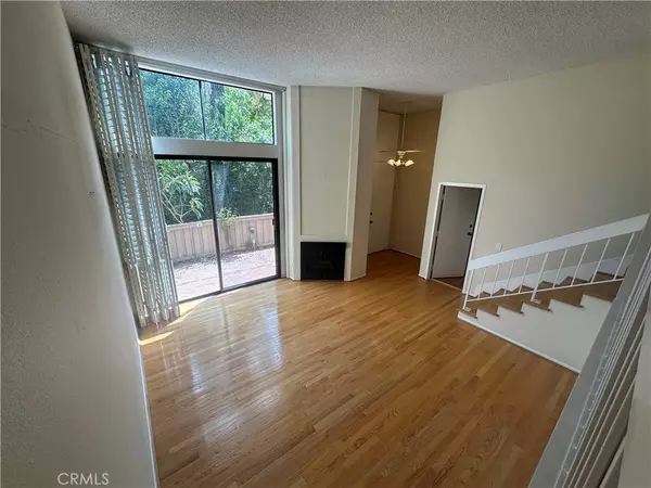Woodland Hills, CA 91367,6121 Shoup AVE #22