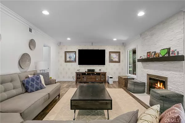 Long Beach, CA 90815,921 N Hillside DR
