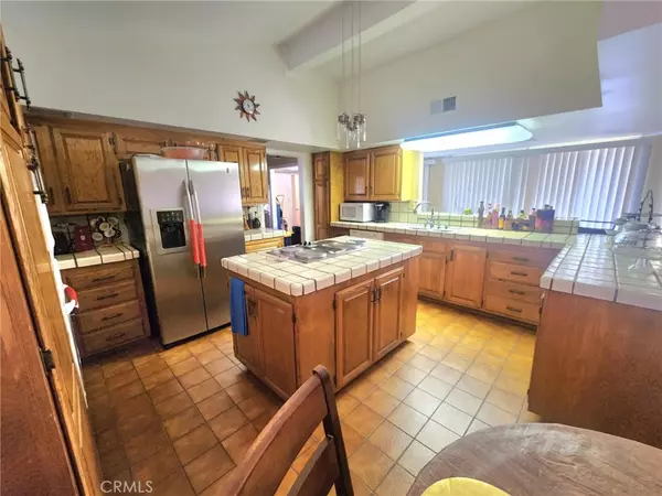 Palmdale, CA 93551,450 Fairway DR