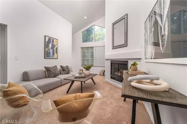 Woodland Hills, CA 91367,5515 Canoga AVE #317
