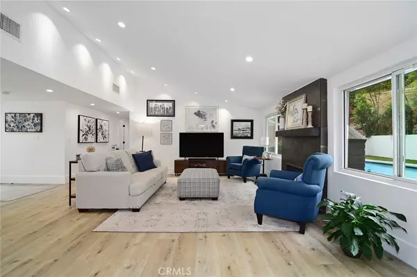 Woodland Hills, CA 91367,5720 Comanche AVE