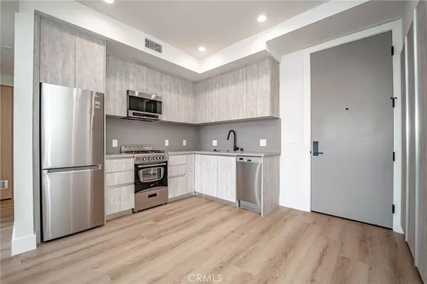 2828 London ST #302, Los Angeles, CA 90026