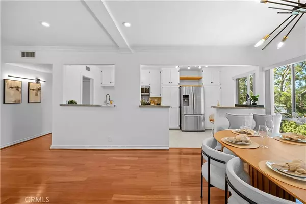 Sherman Oaks, CA 91403,5115 Kester AVE #302