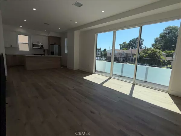 Valley Village, CA 91607,5044 Laurel Canyon BLVD