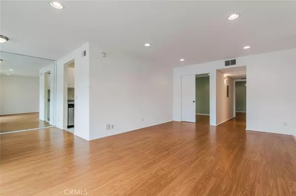 Calabasas, CA 91302,4652 Park Granada #176