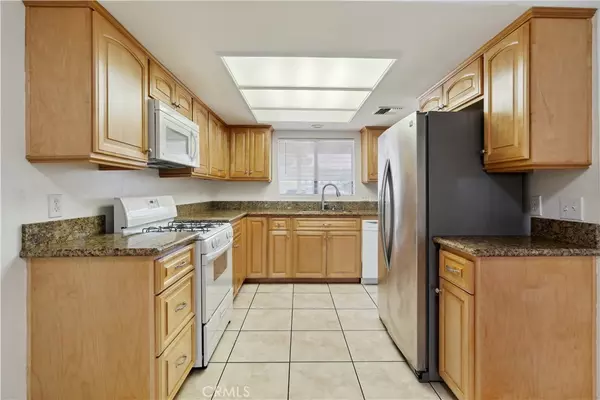 Thousand Oaks, CA 91362,1745 Los Feliz DR #2