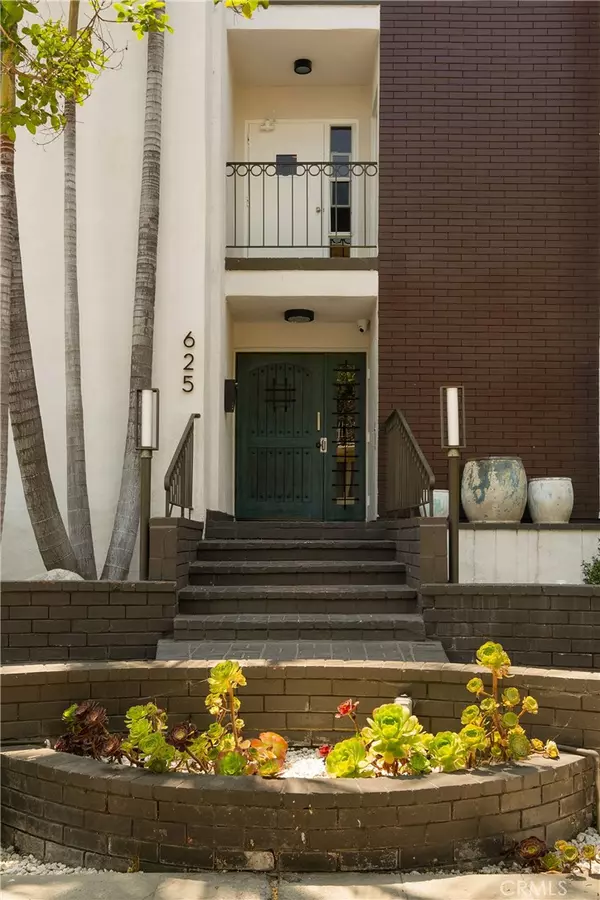West Hollywood, CA 90048,625 Flores ST #107