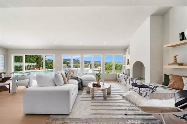 Woodland Hills, CA 91367,24153 Califa ST