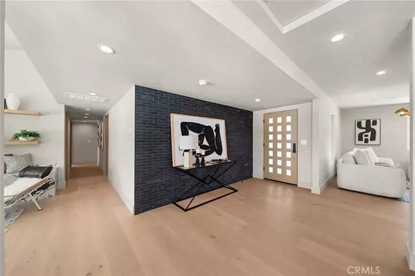 Woodland Hills, CA 91367,24153 Califa ST
