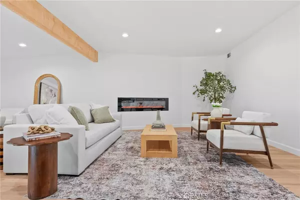 Northridge, CA 91324,19377 Halsted ST