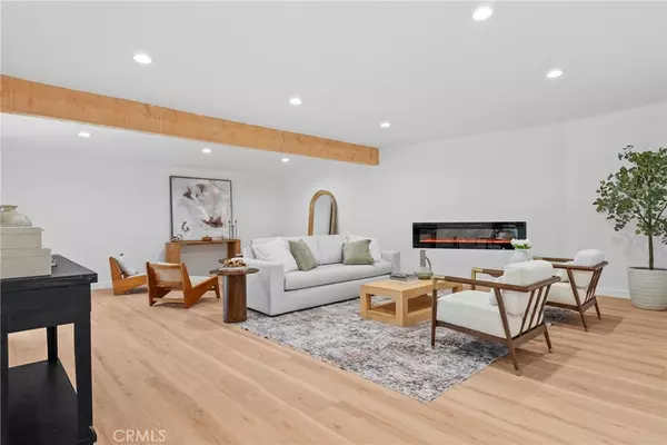 Northridge, CA 91324,19377 Halsted ST