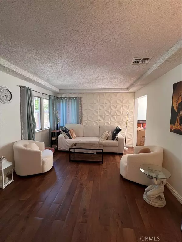 Canoga Park, CA 91303,7327 N Loma Verde AVE