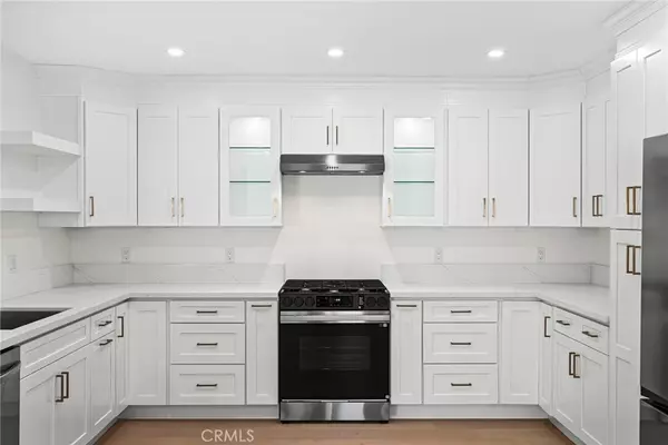 Arleta, CA 91331,9076 9078 Lev AVE