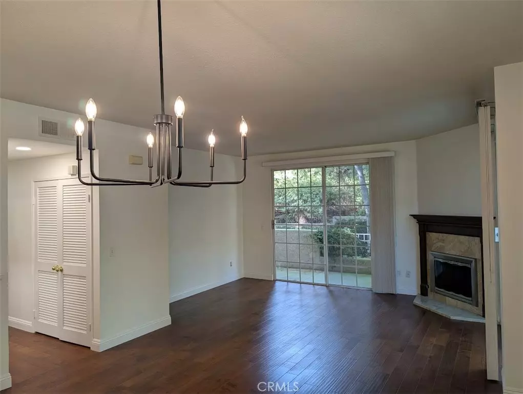 Valencia, CA 91355,24153 Del Monte DR #355