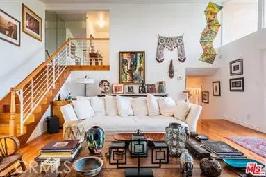 Los Angeles, CA 90068,3540 N Knoll DR