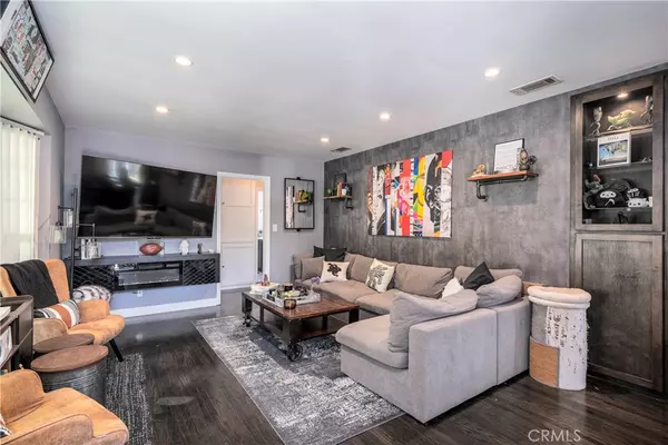 Lake Balboa, CA 91406,6640 De Celis