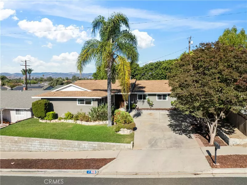 896 Moffatt CIR, Simi Valley, CA 93065