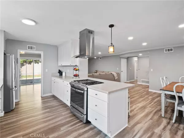 Simi Valley, CA 93065,896 Moffatt CIR