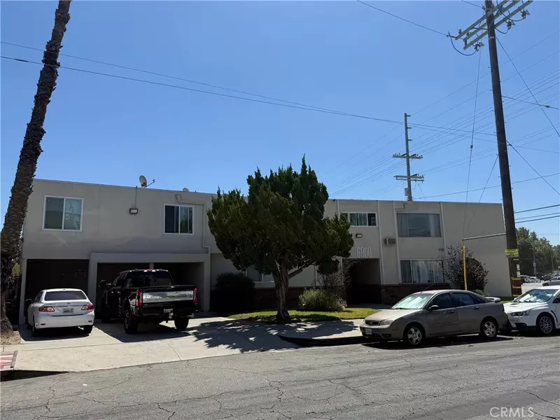 6800 Varna AVE, Van Nuys, CA 91405