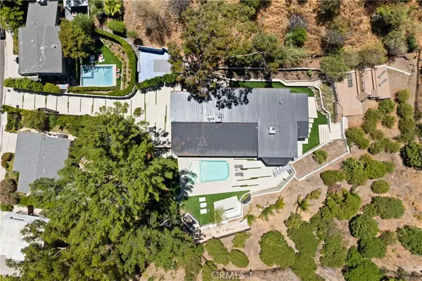 Encino, CA 91436,17137 Escalon DR