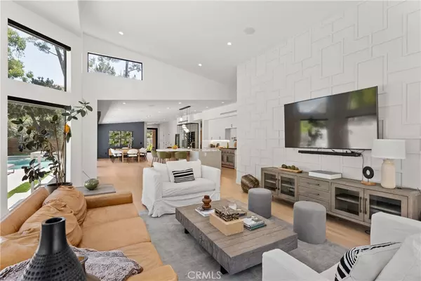 Encino, CA 91436,17137 Escalon DR