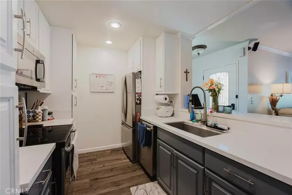 Valencia, CA 91355,25718 Hogan DR #C2