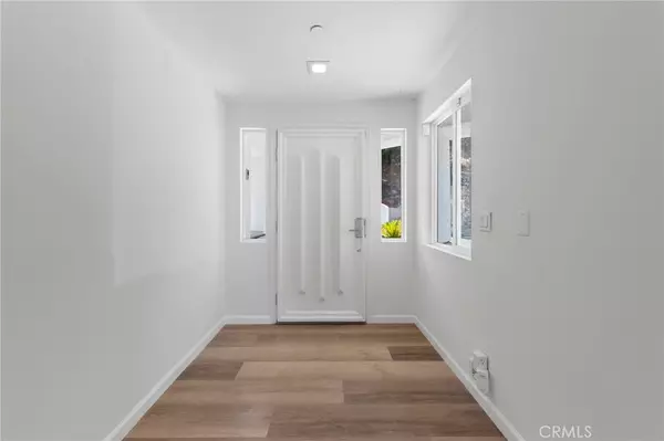 Woodland Hills, CA 91364,5220 Medina RD