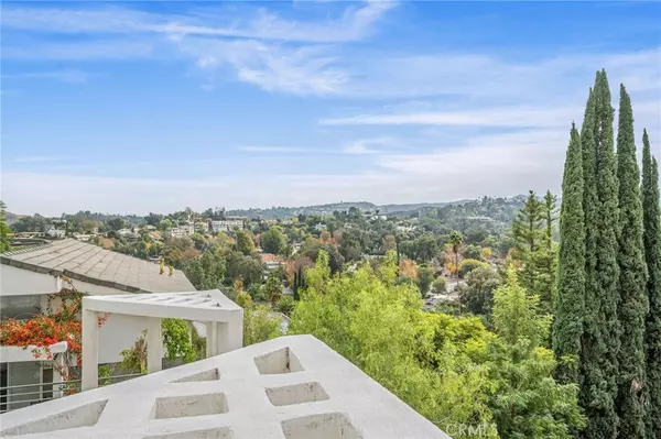 Woodland Hills, CA 91364,5220 Medina RD