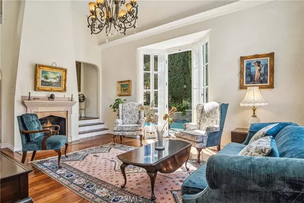 Los Angeles, CA 90068,3158 Oakshire DR
