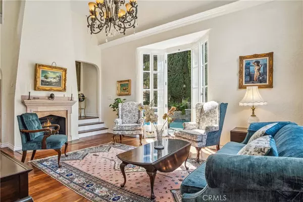 Los Angeles, CA 90068,3158 Oakshire DR