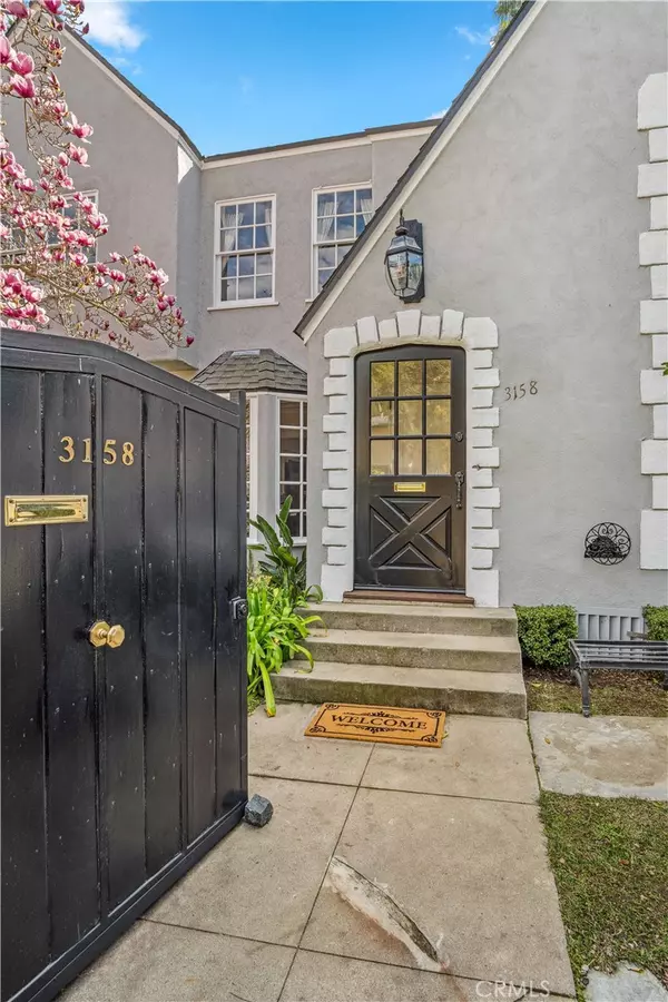 Los Angeles, CA 90068,3158 Oakshire DR