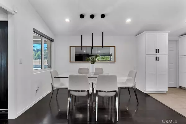 Woodland Hills, CA 91367,5740 Laramie AVE