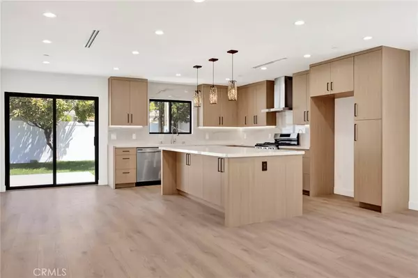 Panorama City, CA 91402,7740 Clearfield AVE