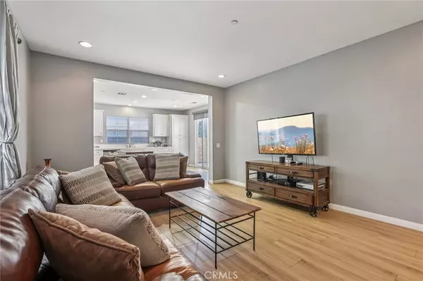 Saugus, CA 91350,21982 Moveo DR