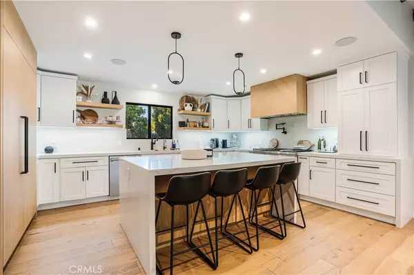 Woodland Hills, CA 91367,22410 Collins ST