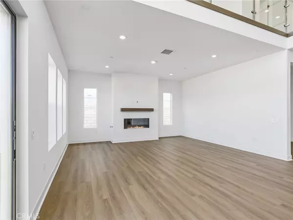 Valencia, CA 91381,27618 Juniper LN