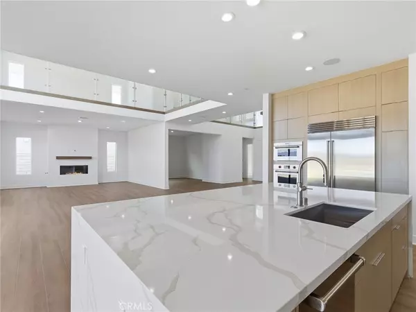 Valencia, CA 91381,27618 Juniper LN