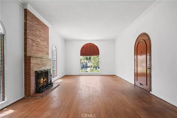 Los Angeles, CA 90036,458 N Formosa AVE