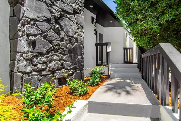 Woodland Hills, CA 91364,22284 Avenue San Luis