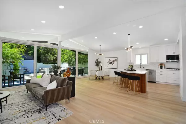 Woodland Hills, CA 91364,22284 Avenue San Luis