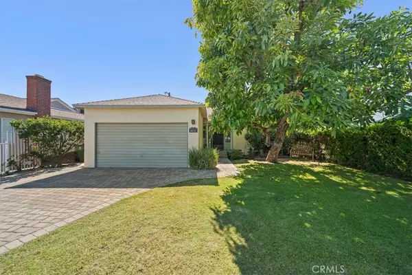 6631 Densmore AVE, Lake Balboa, CA 91406