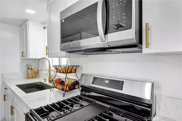 Canyon Country, CA 91387,18145 Soledad Canyon Rd #12