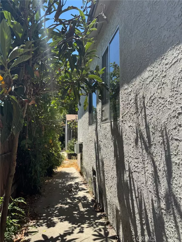 Canoga Park, CA 91303,7519 Owensmouth AVE