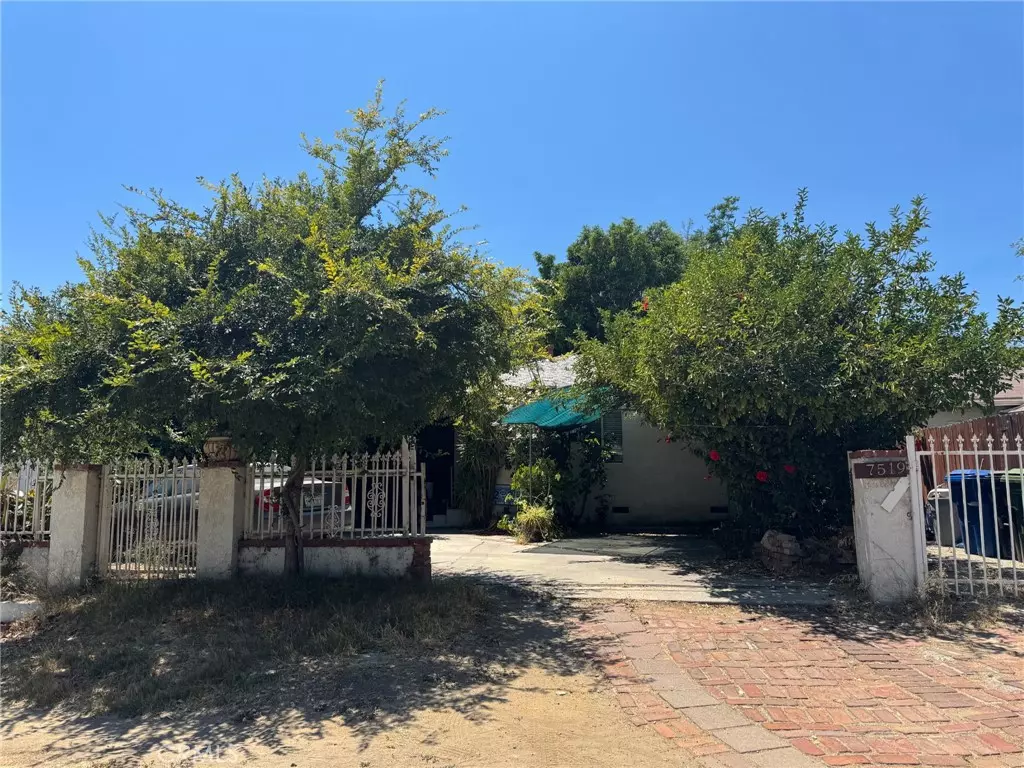 Canoga Park, CA 91303,7519 Owensmouth AVE